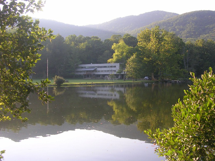 Black Mountain College: 多くの巨匠を輩出したアメリカの革新的な美術学校
