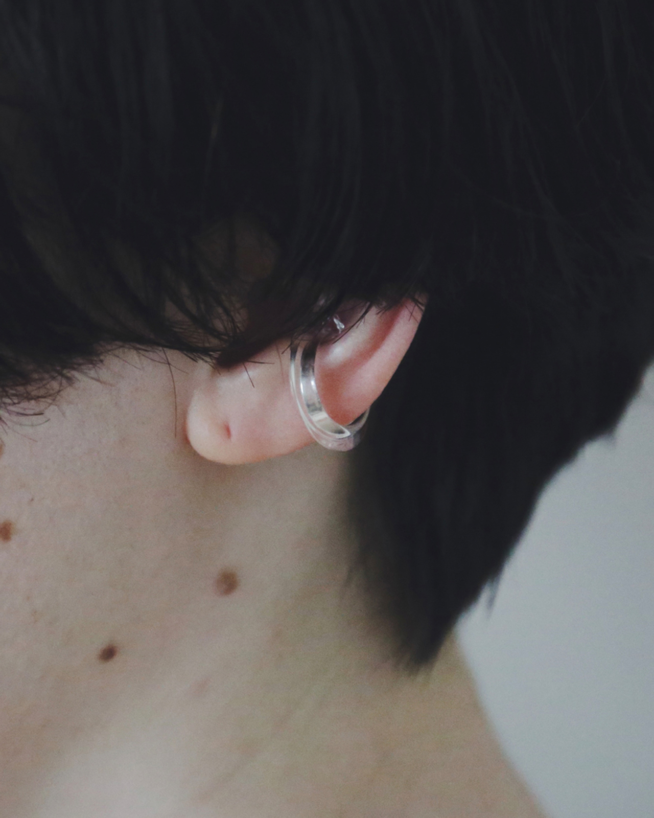 EXCAVATION Single Ear Cuff Triangle CLEAR | SIRI SIRI