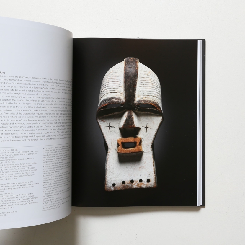 Kifwebe: A Century of Songye and Luba Masks nostos books ノストスブックス