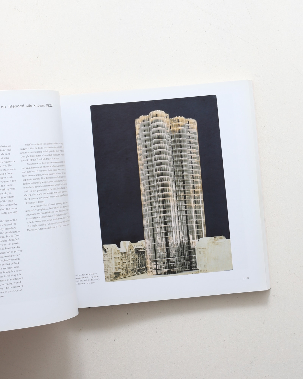 史上一番安い Mies In Berlin | ミース・ファン・デル・ローエ | nostos books デザイン