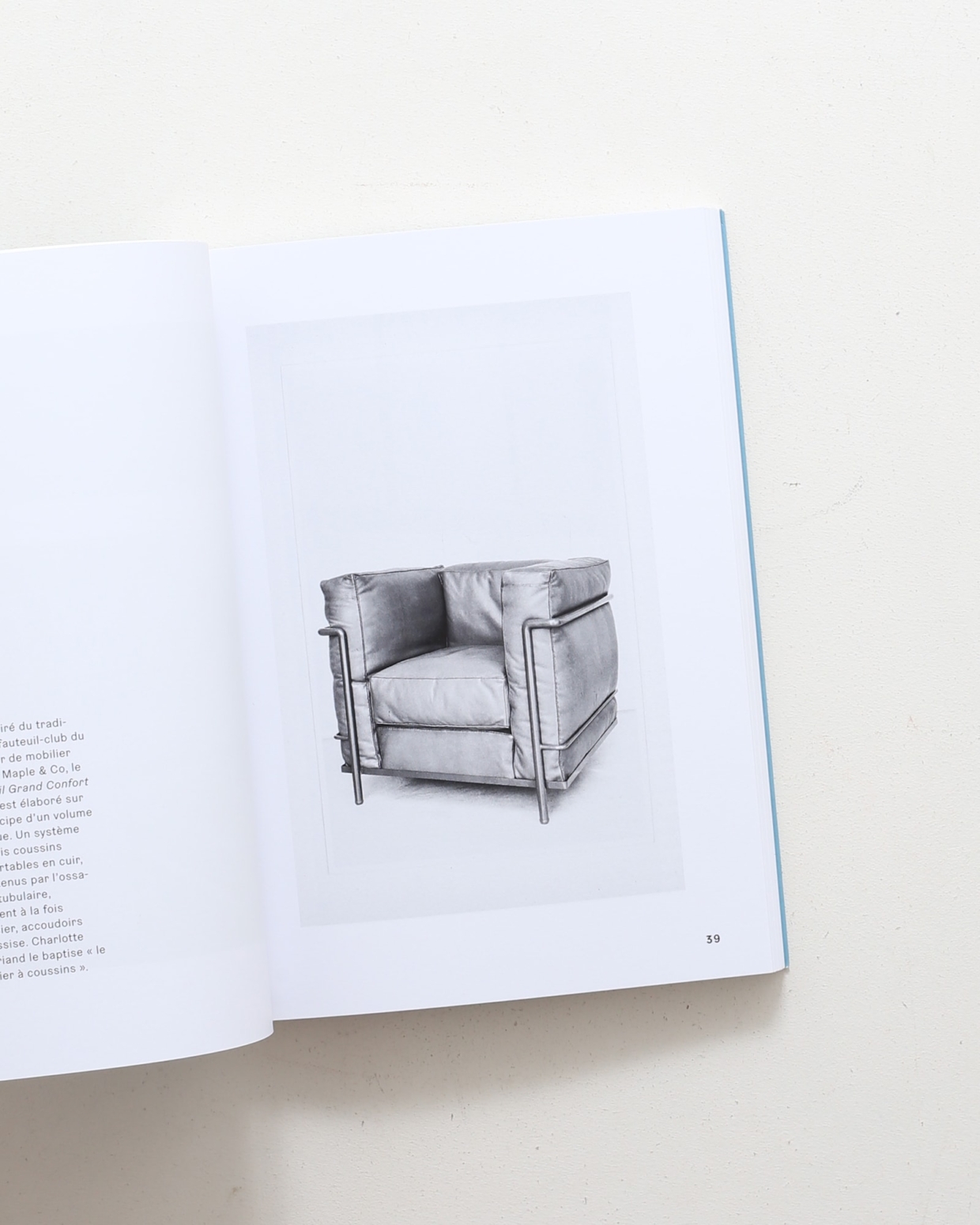 Charlotte Perriand: La Bibliotheque de l'Amateur 01