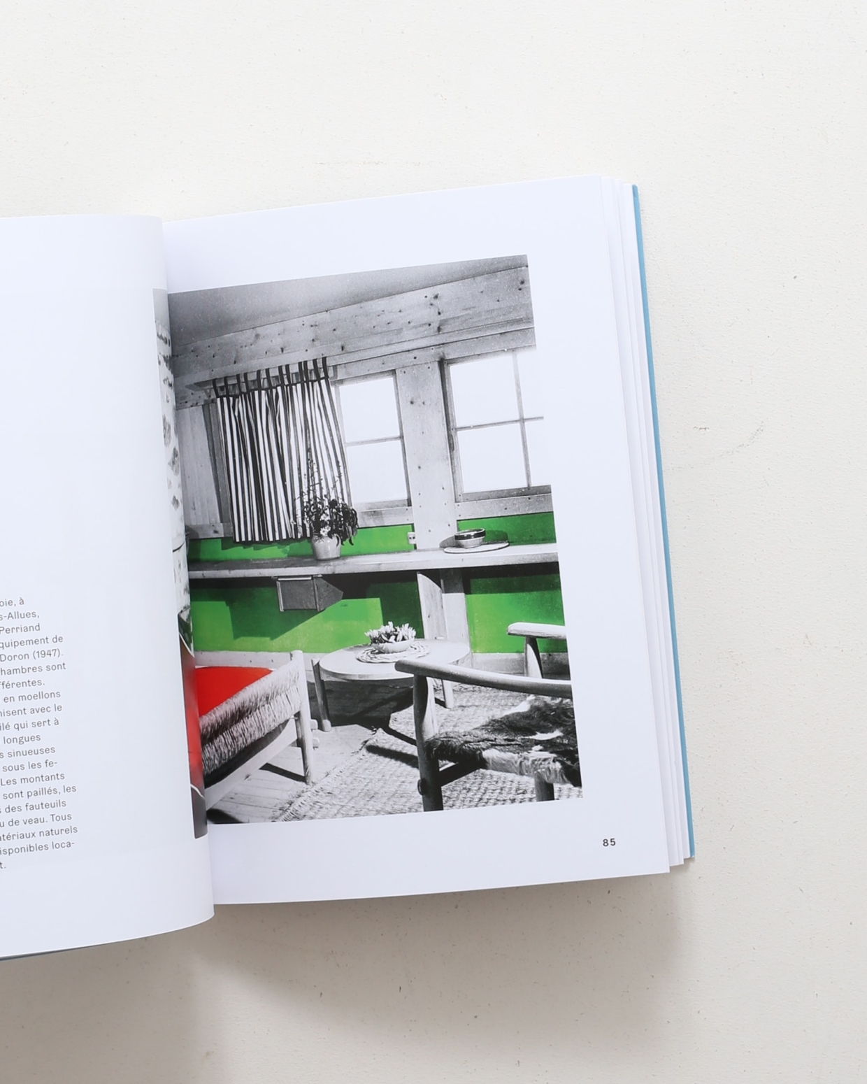 Charlotte Perriand: La Bibliotheque de l'Amateur 01