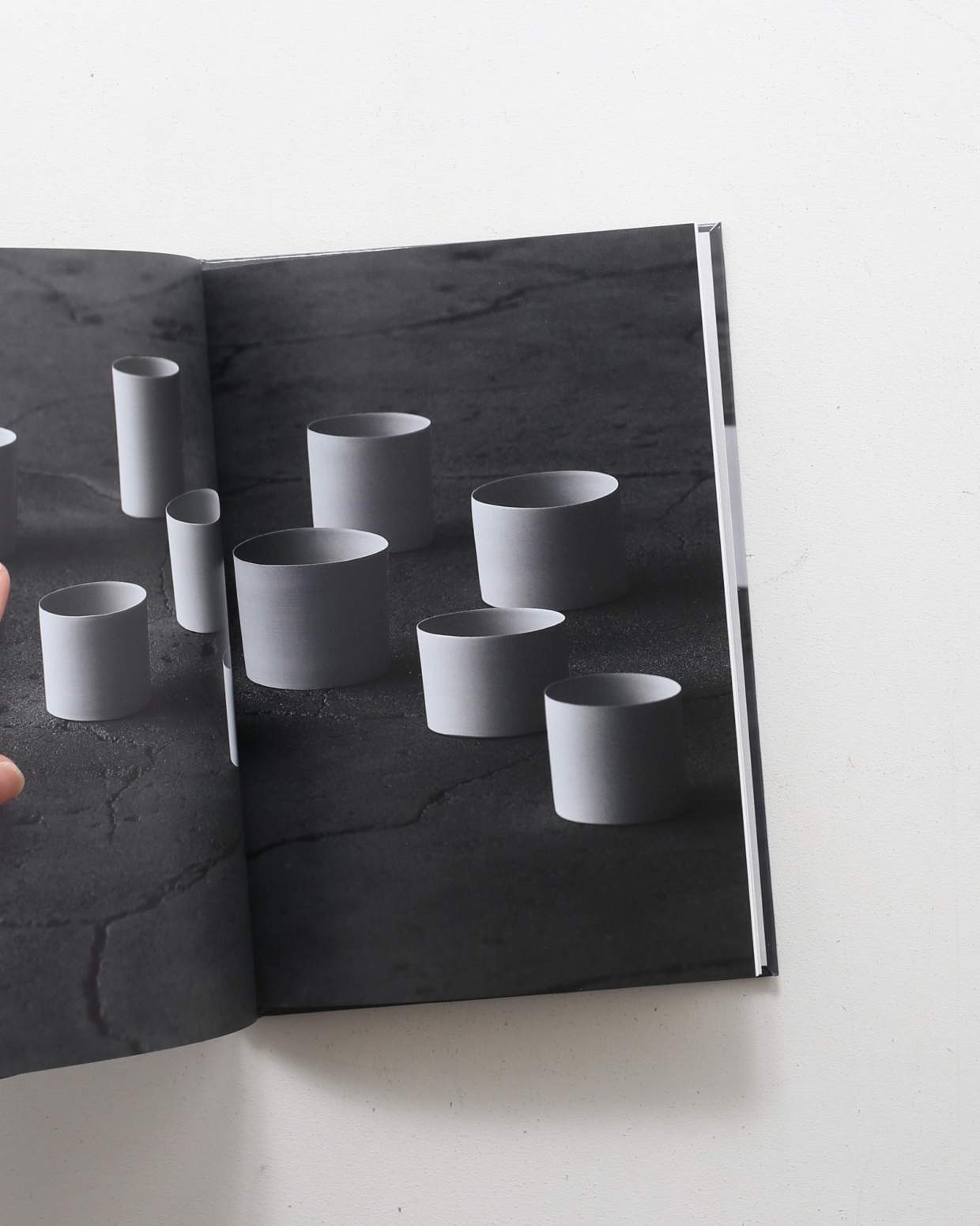 黒田泰蔵 白磁円筒 Kuroda Taizo: Cylinders | nostos books