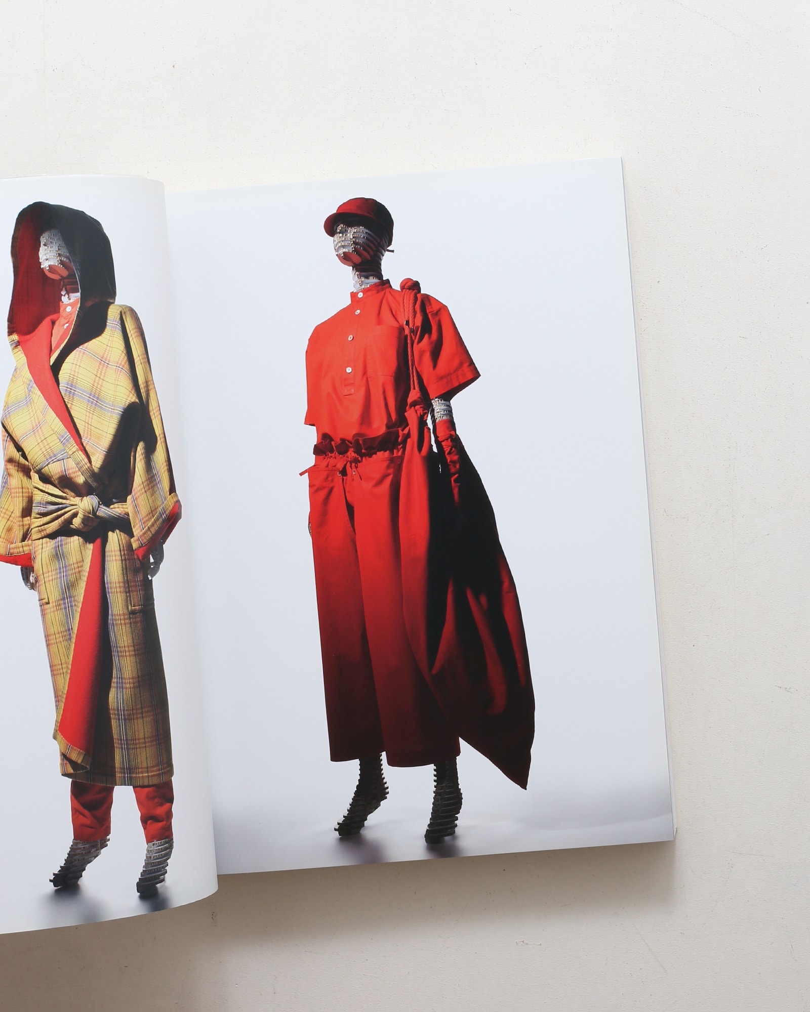 MIYAKE ISSEY展 三宅一生の仕事 | nostos books ノストスブックス