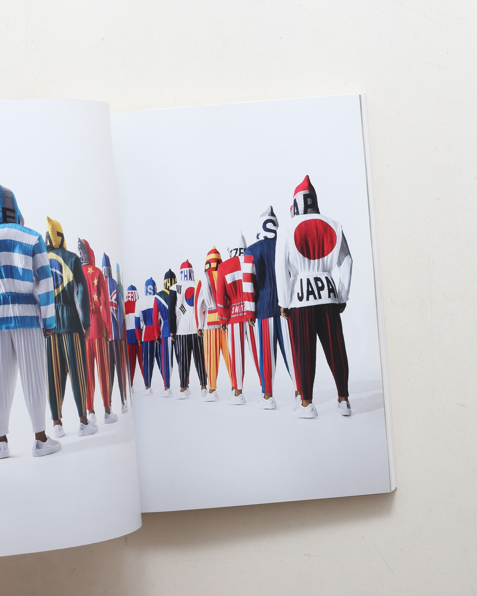 MIYAKE ISSEY展 三宅一生の仕事 | nostos books ノストスブックス