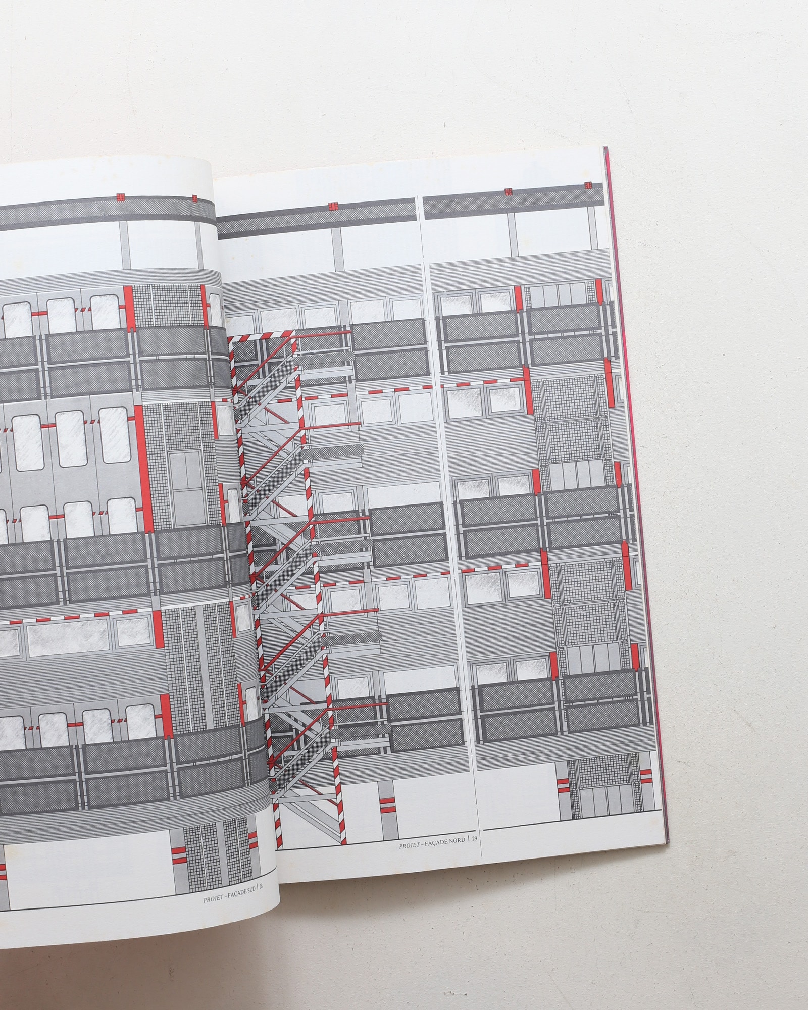 Nemausus: 114 Appartements Sociaux a Nimes | Jean Nouvel、Jean-Marc Ibos