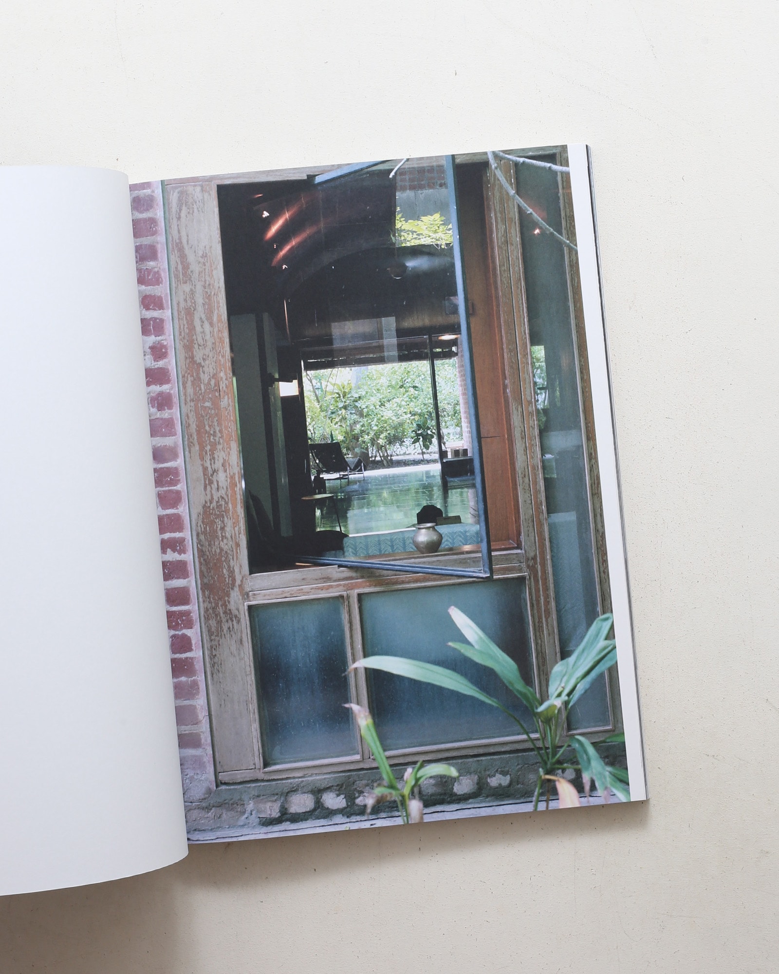 Looking Through: Le Corbusier Windows | Takashi Homma ホンマタカシ