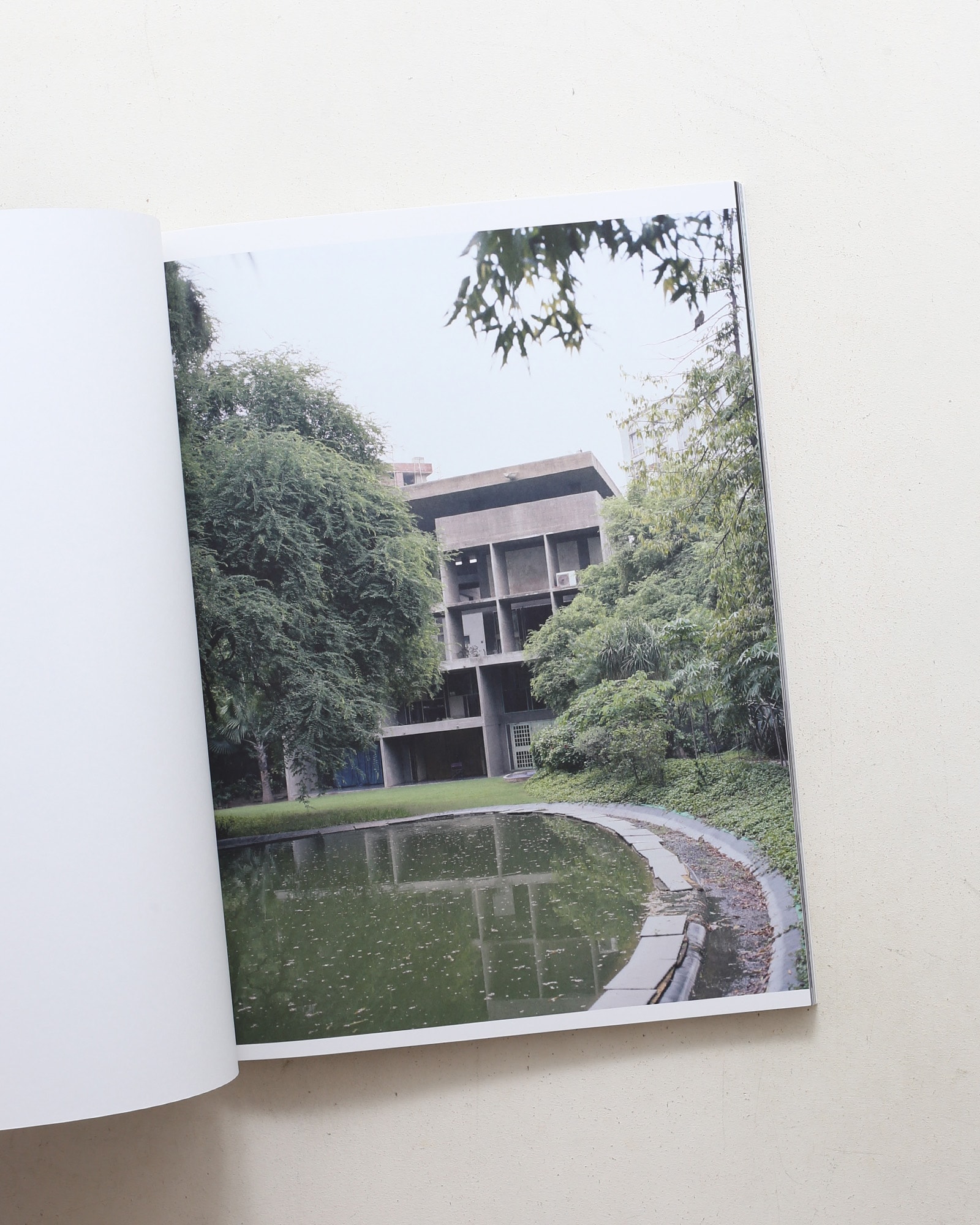 Looking Through: Le Corbusier Windows | Takashi Homma ホンマタカシ